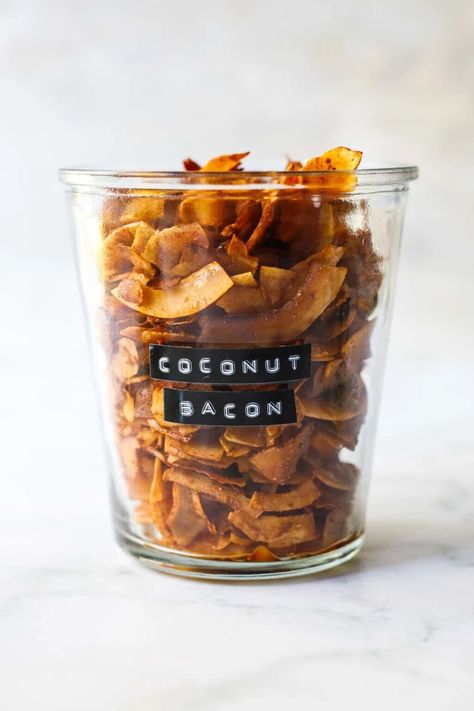 This Coconut Bacon recipe is healthy, crunchy and easy to make in about 15 minutes. A delicious savory, smoky topping for salads, soups, wraps and avocado toast! Vegan and Gluten Free! Vegan Bacon Recipe, Summer Succotash, Curried Cauliflower Soup, Coconut Bacon, Vegan Meat, Bacon Recipe, Vegan Bacon, Meatless Mondays, Raw Coconut