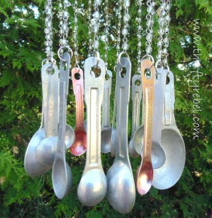 Yard Art From Junk, Diy Windchimes, Windchimes Diy, Wind Chimes Homemade, Junk Ideas, Silverware Crafts, Silverware Art, Rain Chains, Garden Art Ideas