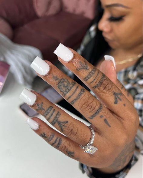 Girl Finger Tattoos, Henna Hand, Hand Tattoos For Girls, Hand And Finger Tattoos, Cute Hand Tattoos, Tattoos For Black Skin, Hand Tattoos For Women, Dope Tattoos For Women, Finger Tattoo