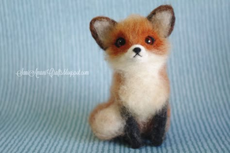 Needle felted red fox by SaniAmaniCrafts on deviantART Tovad Ull, Needle Felted Fox, Hantverk Diy, Felting Animals, Felt Fox, Needle Felting Ideas, Needle Felting Diy, Needle Felting Tutorials, Felt Bunny