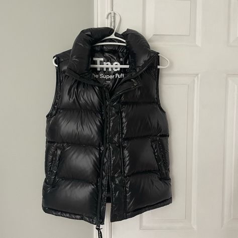 Super puff vest Aritzia Super Puff Vest, Super Puff Vest, Aritzia Super Puff, Super Puff, Puff Vest, Christmas Wishlist, Christmas Ideas, Give It To Me, Winter Jackets