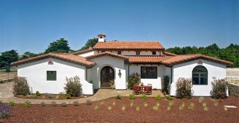 One Story Spanish Style Homes, Spanish Mission Style Homes, Mexican Style House, Mexican Style Homes, Mission Style Homes, Mission House, Hacienda Homes, Hacienda Style Homes, Colonial Exterior