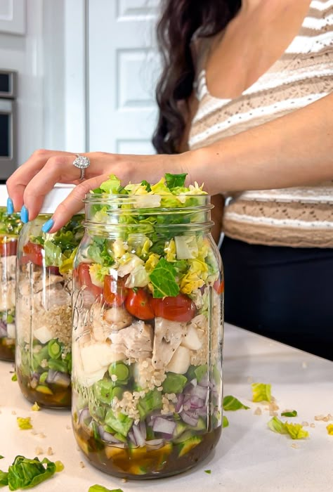 Mason Jar Salad - Natasha Pehrson Jar Salad Ideas, Salads On The Go, La Scala Salad, Scala Salad, Road Trip Prep, Lunch Prep Ideas, Jar Meal Prep, Mason Jar Uses, Mason Jar Meal Prep