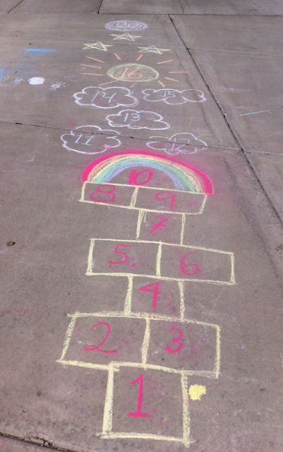 The cutest chalk Hop Scotch! Hop Scotch Games For Kids, Hop Scotch Ideas, Chalk Art Sidewalk, Sidewalk Chalk Games, Chalk The Walk, Sidewalk Chalk Ideas, Chalk Activities, Sidewalk Paint, Playground Backyard