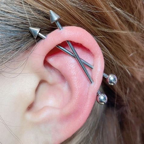 Ear Piercings Inspo With Industrial, Men Industrial Piercing, Industrial Jewelry Piercings, Industrial Piercing Men, Double Industrial Piercing, Ear Bar Piercing, Vertical Industrial Piercing, Vertical Industrial, Industrial Bar Earring