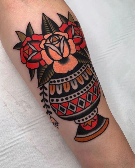 Vase with roses | COLOR TATTOO Traditional Tattoo Vase, Vase Tattoo, Americana Tattoo, Amsterdam Tattoo, Sacred Heart Tattoos, Traditional Vases, L Tattoo, Traditional Sleeve, Traditional Roses