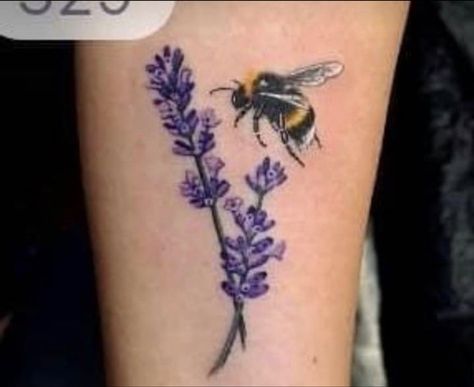 Lavender Tattoo With Bee, Bumble Bee And Lavender Tattoo, Lavender And Bees Art, Bumblebee Flower Tattoo, Bee Lavender Tattoo, Bee Tatoos Vintage, Daisy And Bee Tattoo, Bumble Tattoo, Bee And Lavender Tattoo