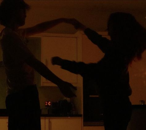 Dance Aesthetic, Dancing In The Kitchen, Dancing In The Dark, Dancing Aesthetic, Slow Dance, The Love Club, Couple Dancing, Les Sentiments, Love Languages