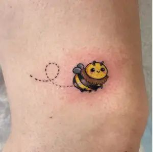 Cartoon Bumble Bee Tattoo, Bee Tattoo Behind Ear, Cartoon Bee Tattoo, Bumble Bee Tattoo, Behind The Ear Tattoo, Sweet Tattoos, Cartoon Bee, Bee Tattoo, Ear Tattoo