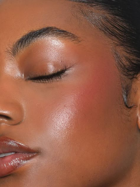 Mekap Mata, Makeup For Black Skin, Brown Skin Makeup, Smink Inspiration, Soft Glam, Make Up Inspo, Dark Skin Makeup, Cream Blush, Face Card