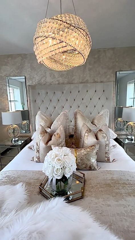 Pooja’s Instagram post: “She is a beauty! @house_to_home_at_no1 bedroomdecor #bedroomdesign #livingroomdecor #glamstylehome #ltkhome #bedroomdesign…” Elegant Room Ideas Bedroom, Luxe Master Bedrooms Decor, Romantic Small Bedroom Ideas, Apartment Decor Inspiration Bedroom, Glam Bedrooms, Design Ložnic, Glam Bedroom Decor, Glam Home Decor, Beauty House