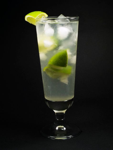 The Gin Rickey is a Classic, Easy Cocktail Gin Rickey Recipe, Rickey Cocktail, Gin Rickey, Seltzer Water, Vodka Soda, Easy Cocktail, Classic Cocktail Recipes, Gin Drinks, Slice Of Lime