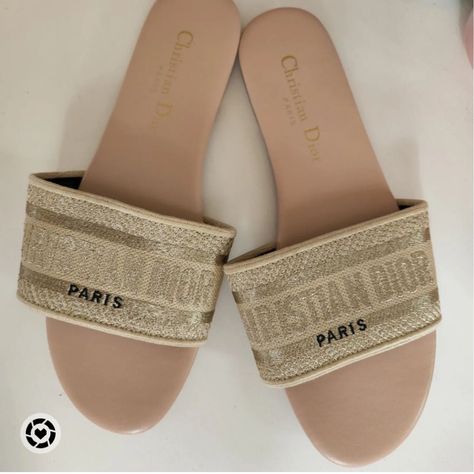 Dior Sandals Outfit, Christian Dior Slides, Dior Slides, Dh Gate, Slippers Womens, Dior Sandals, Sandals Outfit, Outfit White, Dream Shoes