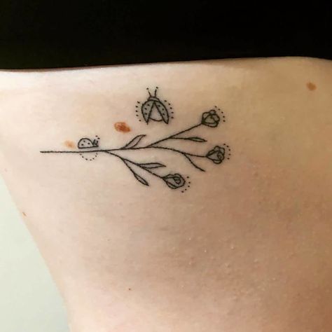 Ladybug Rib Cage Tattoo Sista Tattoo, Rib Cage Tattoos, Rib Cage Tattoo, Tatts Ideas, Cage Tattoo, Ladybug Tattoo, Stick And Poke Tattoo, Tattoo Behind Ear, Cage Tattoos