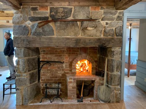 Ranch House Fireplace, Old Fireplace Ideas, Tiny House Fireplace, Cooking Hearth, Fireplace Cooking, Rustic Stone Fireplace, Magnolia Network, Oven Fireplace, Stone Chimney