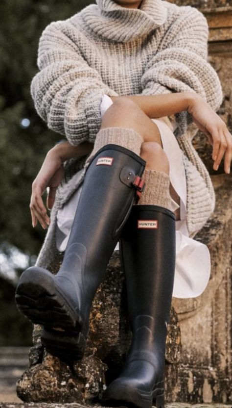 Hunter Gumboots Outfit, Wellies Outfit Autumn, Wellie Boots Outfit, Raining Boots Outfit, Gumboots Outfit, Rainy Boots Outfit, Hunter Wellies Outfit, Barbour Wellies, Wellies Outfit