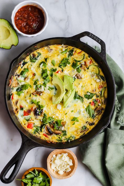 garnished frittata in skillet Frittata Cast Iron Skillet, Veggie Egg Frittata, Cast Iron Egg Frittata, Cast Iron Frittata Recipes, Dutch Oven Frittata, Vegetarian Breakfast Skillet, Veggie Breakfast Skillet, Veggie Frittata Recipes, Dairy Free Frittata