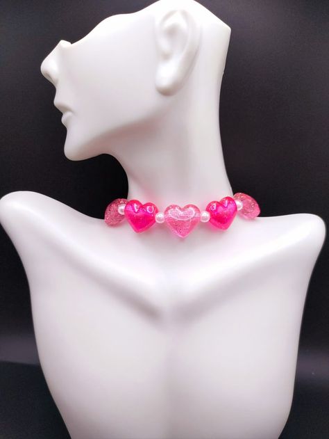 Pink Heart Jewelry, Diy Kandi Bracelets, Pink Heart Necklace, Pink Choker, Art Outfits, Y2k Accessories, Kandi Bracelets, Pink Sparkly, Heart Choker