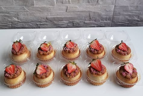 Flan Business, Individual Flan Cups, Mini Cheesecake Packaging Ideas, Individual Flan, Individual Cheesecake With Vanilla Wafer, Mini Chocoflan, Churro Cheesecake, Dessert Cups Recipes, Flan Recipe