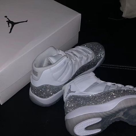 Shoes Sneakers Aesthetic, Shoes Heels Prom, Trendy Shoes Sneakers, Pretty Shoes Sneakers, Jordan Shoes Retro, Shoes Sneakers Jordans, Sparkle Shoes, Brides And Grooms, Shoes Sneakers Nike