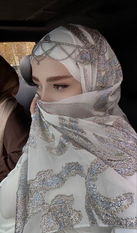 Hijab Princess, Arabic Aesthetic, Nikkah Outfit, Ramadan Vibes, Beautiful Photoshoot Ideas, Hijab Fashionista, Modest Fashion Hijab, Muslim Women Fashion