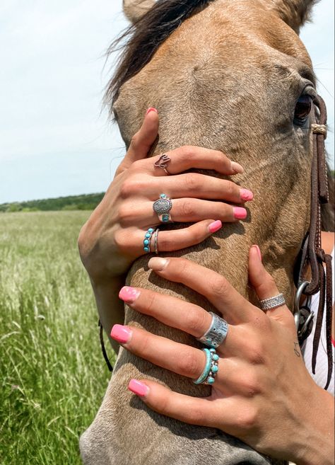 Cowboy Boots Women Outfits, Dream Horse Barns, Turquoise Western, Barrel Horse, Dream Horse, Ootd Inspo, Western Aesthetic, Horse Barn, Cowboy Boots Women