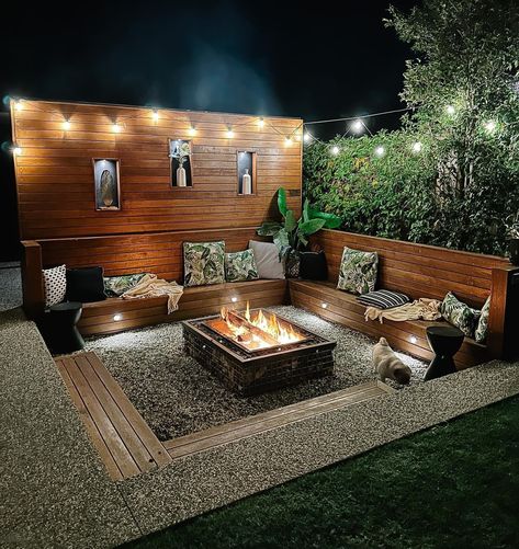 Fire Pit Privacy Wall, Privacy Fire Pit Ideas, Sunken Fire Pit Area, Fire Pit With Seating Wall, Outdoor Sunken Fire Pit, Fire Pit With Privacy Wall, Fire Pit Privacy Ideas, Garden Conversation Pit, Outdoor Fire Pit Areas Backyards