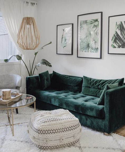 Gray Velvet Couch Living Room, Teal Couch Aesthetic, Emerald Green Velvet Sofa Living Room, Color Couch Living Room Ideas, Statement Couch Living Rooms, Velvet Green Couch Living Room Ideas, Emerald Velvet Couch, Rugs For Green Couch, Green Velvet Couch Living Rooms