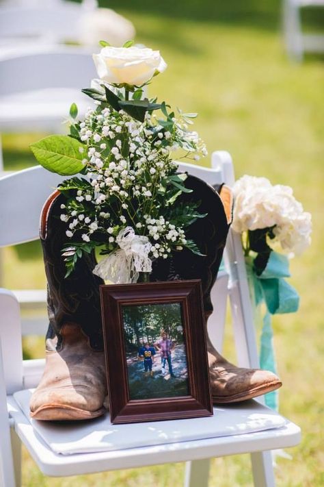 Wedding Memorial Ideas Dad, Wedding Tribute, House Flips, Memorial Wedding, Grand Rapids Wedding, Furniture Flipping, Cowboy Wedding, Sister Wedding, Wedding Keepsakes