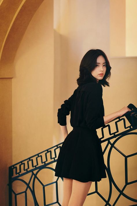 Yoon Sun Young, Korea Beauty, Korean Model, Beauty Collection, Blouse Black, Beautiful Fashion, Silk Satin, Fashion Models, Fashion Brand