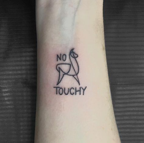 Llama Tattoo, Matching Disney Tattoos, Wörter Tattoos, Meaningful Wrist Tattoos, Nerdy Tattoos, Matching Tats, Inca Tattoo, Tattoos Inspo, Idea Tattoo