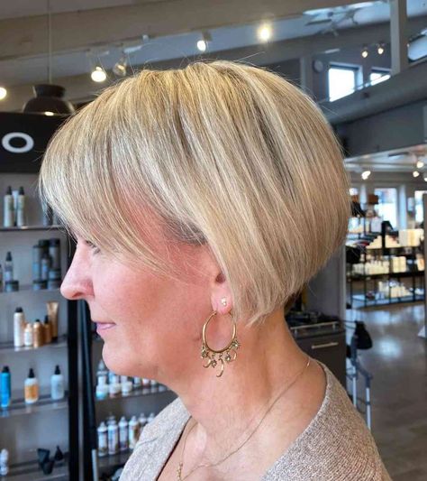 Short Hairstyles That Cover Ears, Ear Length Bob Fine Hair, Ear Length Bob Hairstyles, Ear Tuck Hairstyles, Ear Length Hairstyles, Ear Length Bob, Ear Length Hair, Pixie Hair Styles, Hair Cut Ideas