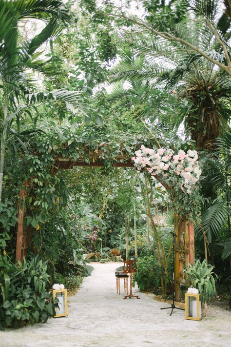 Tropical Miami Redlands Wedding - South Florida Wedding Photographer Tropical Wedding Venue Ideas, Tropical Florida Wedding, South Florida Wedding Venues, Tropical Wedding Venue, Miami Beach Wedding, Miami Wedding Venues, Pool Wedding, Florida Art, South Florida Wedding