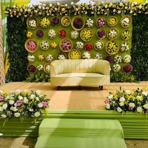 Pooja Backdrops, Mehandi Backdrop, Pelli Decoration, Mehandi Decor, Selfie Point, Indian Baby Shower Decorations, Mehndi Stage, Dekorasi Wedding, Haldi Ceremony Decorations