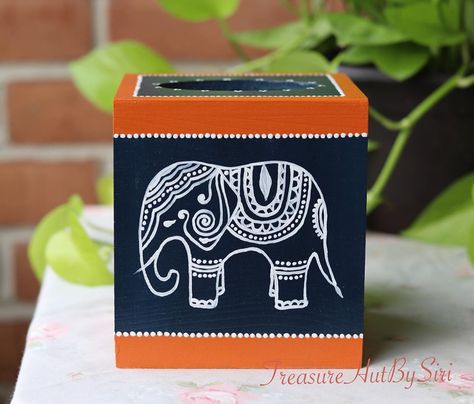 Pen Holder Painting Ideas, Pen Stand Painting Ideas, Warli Arts, Engagement Plates, Tray Painting, Wooden Box Crafts, Personalized Flower Pot, Pencil Stand, Worli Painting