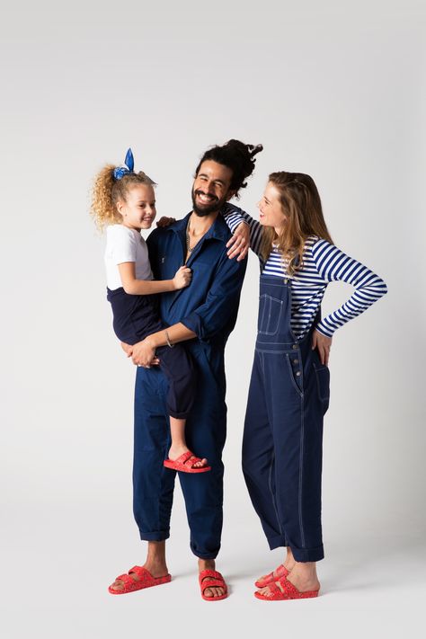 There is a shade of red for everyone... #BANDANA print on #RED slides  #SANDRO Family Fashion Photoshoot, Family Fashion Photography, Fashion Family Photoshoot, Parents Photography, Freedom Moses, Red Slides, New York People, Gap Style, Genderless Fashion