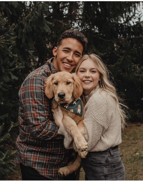 Family Dog Pictures, Dog Family Pictures, Family Dog Photos, Dog Photography Poses, Dog Christmas Photos, Christmas Couple Photos, Dog Christmas Pictures, Christmas Couple Pictures, Fall Couple Photos