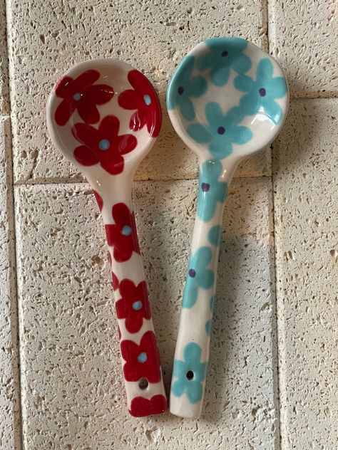 Spoon Holder Paint Ideas, Ceramic Silverware, Silverwear Holder, Peach Pottery, Clay Spoon, Spoons Diy, Pottery Molds, Easy Clay Sculptures, Ceramica Ideas