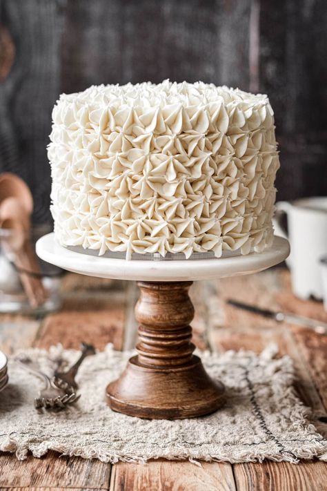 High Altitude Cake Recipe, Almond Wedding Cakes, Amaretto Cake, Flower Buttercream, Almond Buttercream, Cake Design Inspiration, Cake Piping, Southern Desserts, Almond Cake