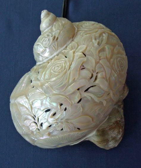 Seashell Art accent lamp Art Coquillage, Bijoux Art Nouveau, She Sells Seashells, Seashell Art, Carved Shell, Seashell Crafts, Shell Art, Accent Lamp, Shell Crafts