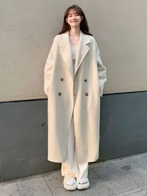 Tops Korean Style, Tops Korean, Long Coat Jacket, Chic Shirts, Flared Sleeves Top, Middle Age Fashion, Long Winter Coats, Fashion Autumn, Coat Outfits