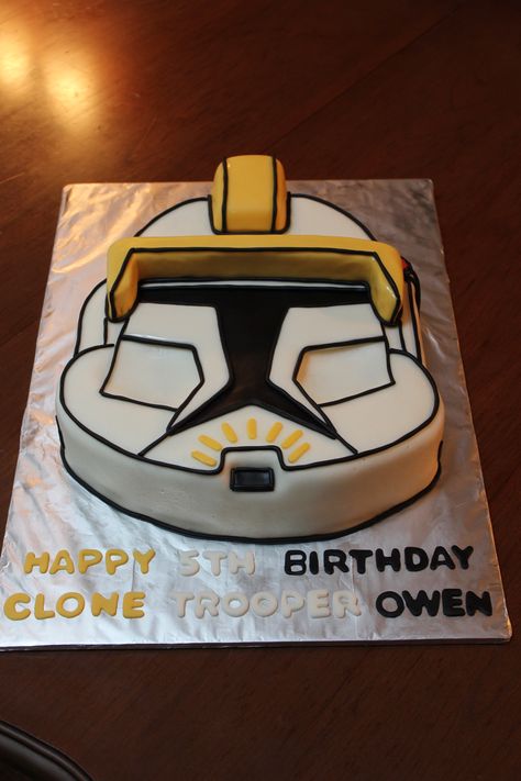 Clone Trooper Birthday Cake! Clone Trooper Cake Birthday, Clone Trooper Birthday Party, Clone Trooper Cake, Clone Wars Cake, Lego Star Wars Party, Yoda Cake, Star Wars Birthday Cake, Boy Cakes, Lego Birthday Cake