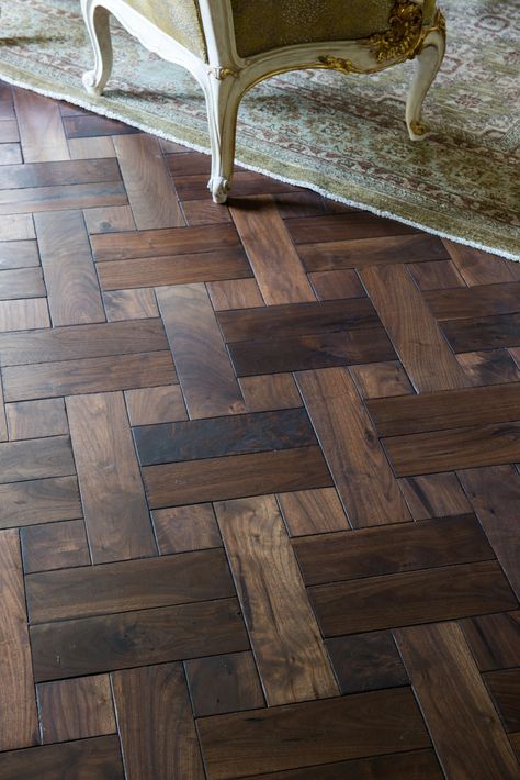 Hardwood Flooring Patterns, Unique Hardwood Floors, Unique Wood Flooring Ideas, French Wood Floors, Hardwood Floor Design, Cottagecore Flooring, Oak Flooring Living Room, Wooden Flooring Design, Leather Flooring