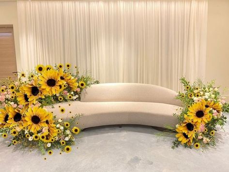 Sunflower Wedding Decorations, Sunflower Theme, Sunflower Themed Wedding, Indian Wedding Video, Wedding Planning Decor, Dress Illustration, Wedding Aisle Decorations, Wedding Decor Style, Haldi Ceremony