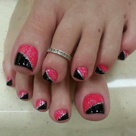 Pedicure Pink, Toe Nail Designs For Fall, Glitter Pedicure, Black Toe Nails, Fall Toe Nails, French Pedicure, Black Designs, Pedicure Designs, Black Nail Designs