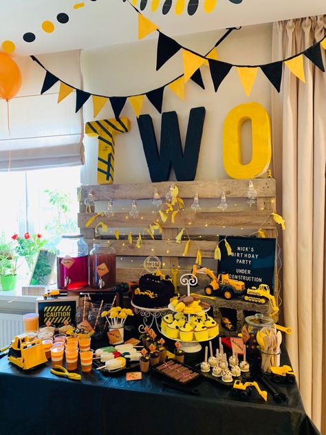 Birthday Excavator Theme, Excavator Birthday Party Ideas, Construction Two Year Old Birthday, Two Year Old Birthday Party Food, Construction Theme Food Ideas, Construction Theme Birthday Party Food, Two Year Old Boy Birthday Party Themes, Excavator Birthday Party, Construction Zone Birthday Party