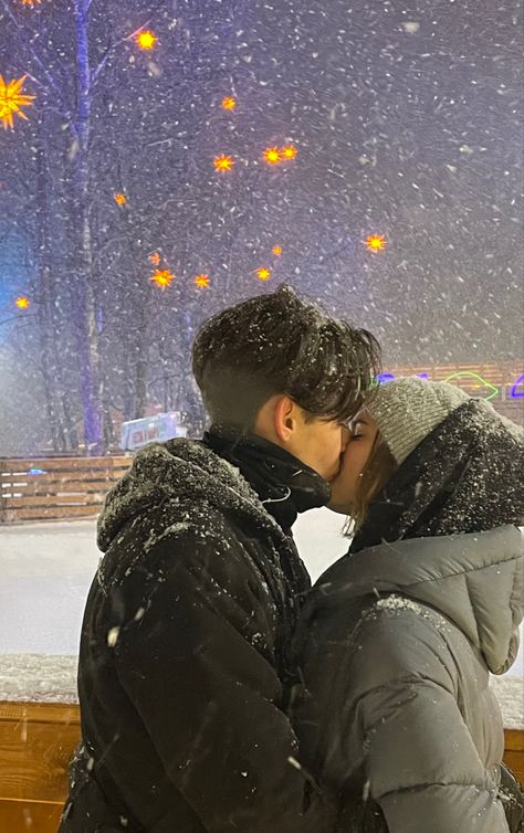 Snow Couple Pics, Snow Couple Pictures, Winter Wonderland Couple, Christmas Relationship Aesthetic, Couple In Winter, Winter Couple Pictures, Couples Things To Do, Winter Couple, This Kind Of Love