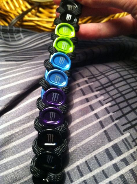 Now this is a mans monster tab bracelet! Monster Can Art Ideas, Monster Bracelet, Cheap Art Projects, Monster Cans Diy, Pop Tab Bracelet, Soda Tab Crafts, Tab Crafts, Can Tab Crafts, Pop Tab Crafts