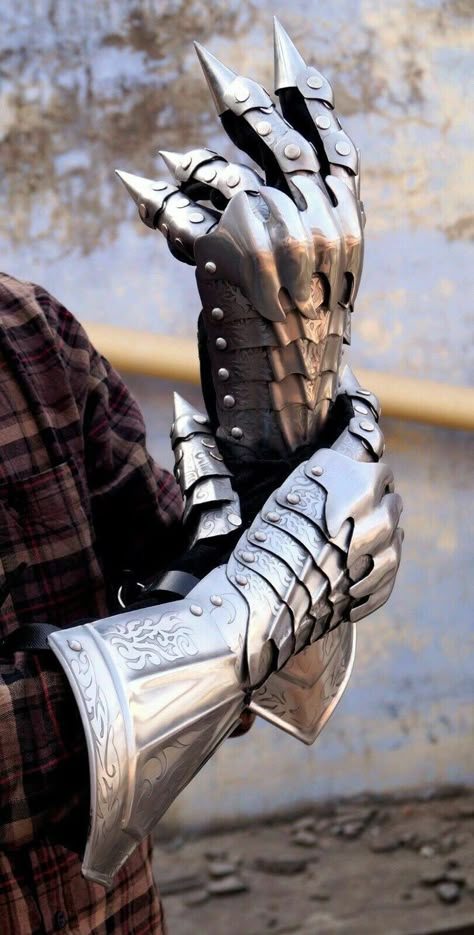 Medieval Warrior Metal Gothic Knight Style Gauntlets Functional Armor Cosplay Gloves Halloween Costume Christmas Gift Item - Etsy Knight Cosplay Medieval, Kamaria Core, Knight Armor Design Male, Functional Armor, Knight Gloves, Armor Accessories, Knight Fashion, Gothic Knight, Medieval Knight Costume