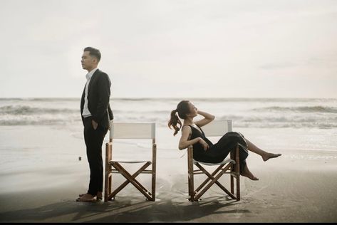 Beach Prenup Photoshoot Ideas, Beach Prewedding Photography, Pre Nup Shoot Ideas, Prewedding Photography Beach, Beach Pre Wedding Shoot, Beach Prewedding, Pre Nup Photoshoot, Beach Props, Pre Wedding Photoshoot Theme